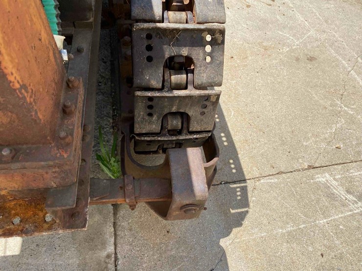 cletrac-crawler-tractor-image-10