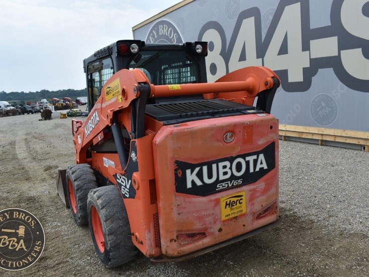 2017-kubota-ssv65-image-13