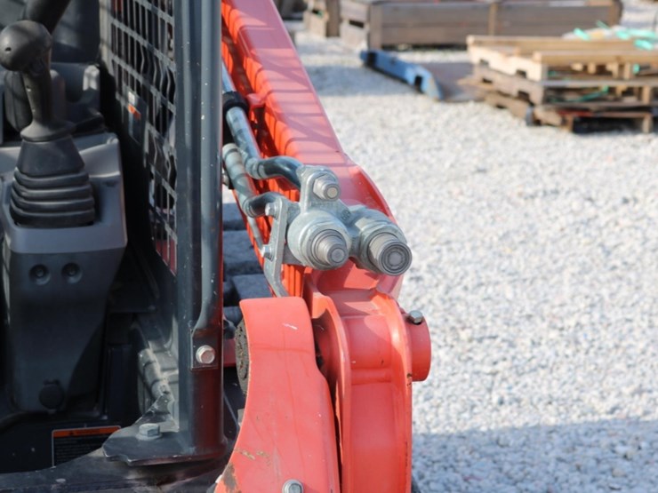 kubota-svl65-2-image-8