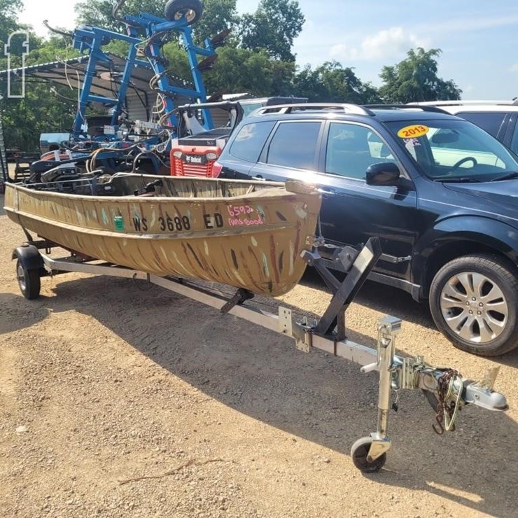 CAMO V-HULL ALUMINUM BOAT