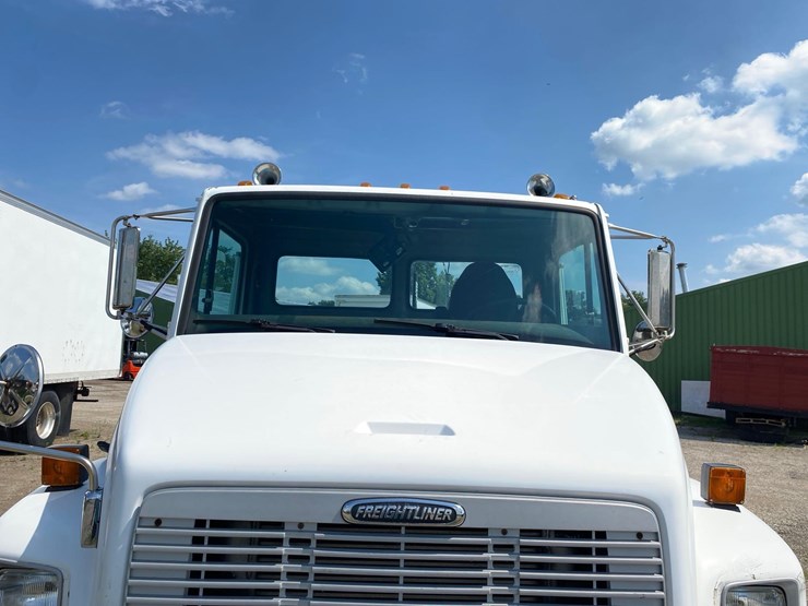 1998-freightliner-fl70-image-11