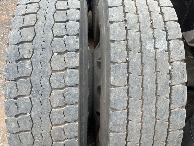 2015-kenworth-t880-image-16