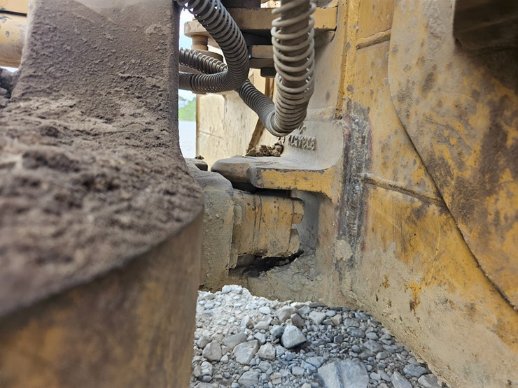 caterpillar-d4c-image-74