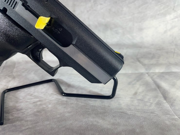 #4374-•-hi-point-cf380-380-auto-pistol,-sn:-p8204504-image-15