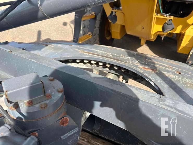 2014-deere-772gp-image-37