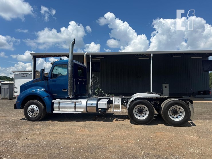 2018-kenworth-t880-image-8