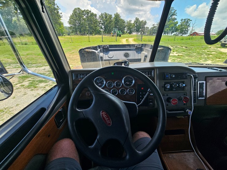2007-peterbilt-335-image-81