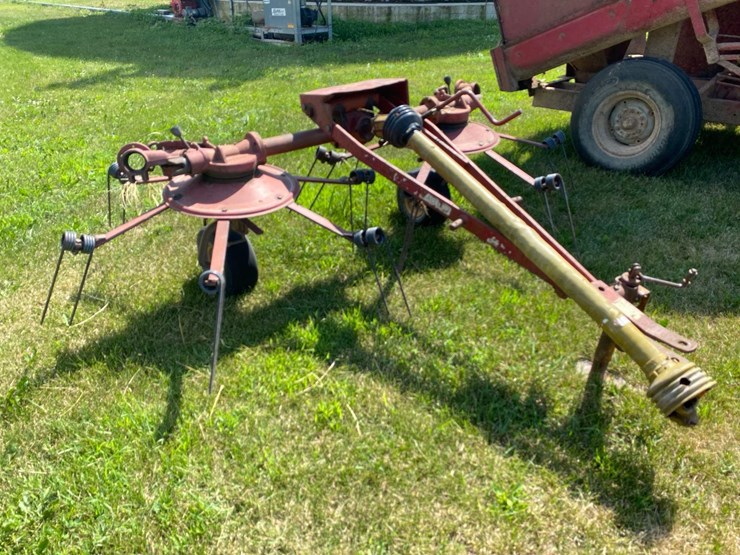 new-holland-163--2-basket-tedder-image-2