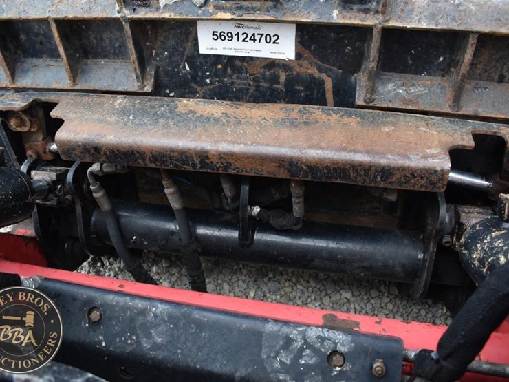 2016-takeuchi-ts80v2-image-17