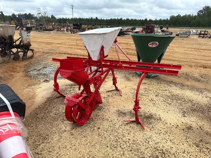 111---tp---46-single-row-planter-image-4