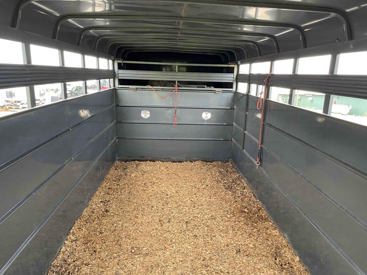 2000-24'-corn-pro-livestock-trailer-image-19