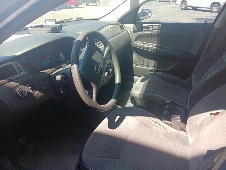 2014-chevrolet-impala-limited-police-runs/moves-image-5