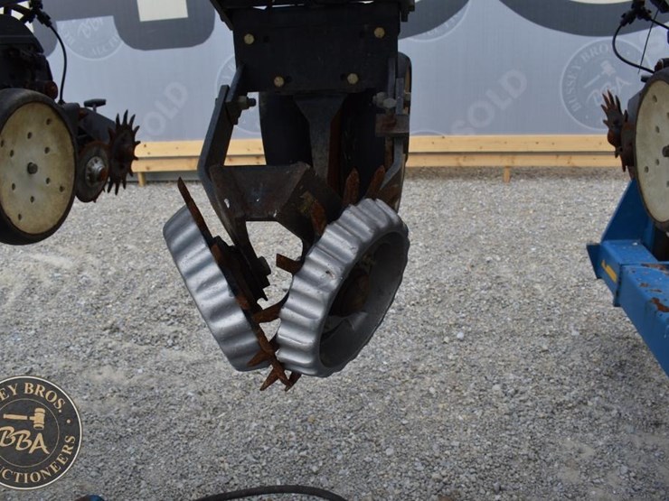 2005-kinze-3600-image-40