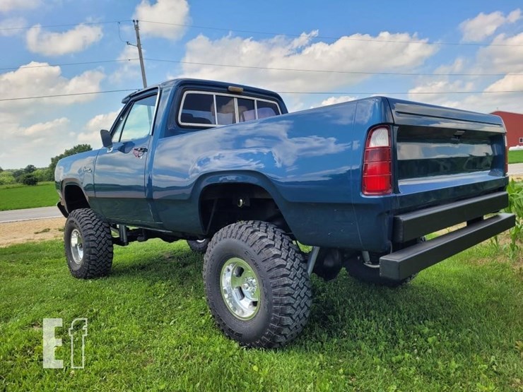 1977-dodge-power-wagon-image-8