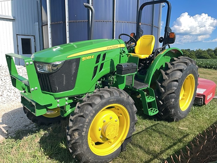 2019-john-deere-5065e-image-1