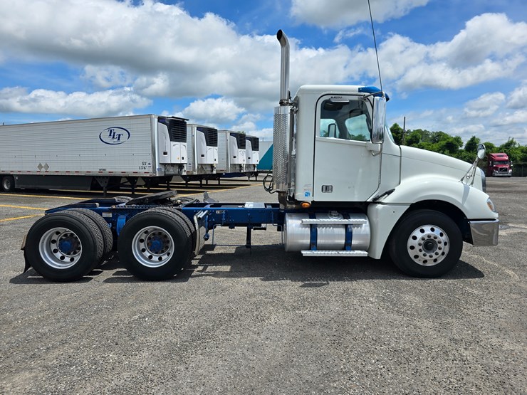 2020-freightliner-columbia-120-image-26