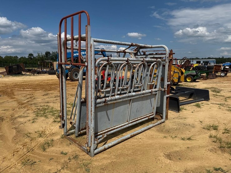 239---filson-headgate-cattle-squeeze-image-3