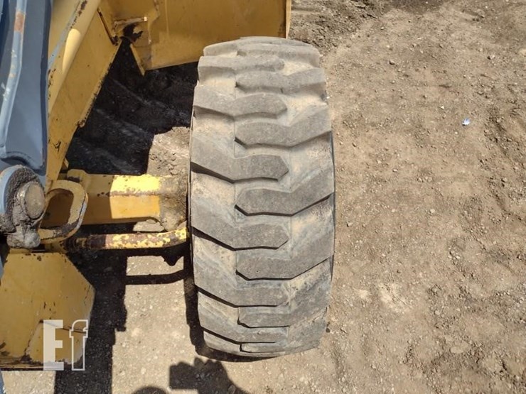 2010-deere-310j-image-19