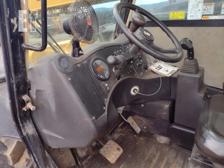 2015-caterpillar-tl943c-image-11