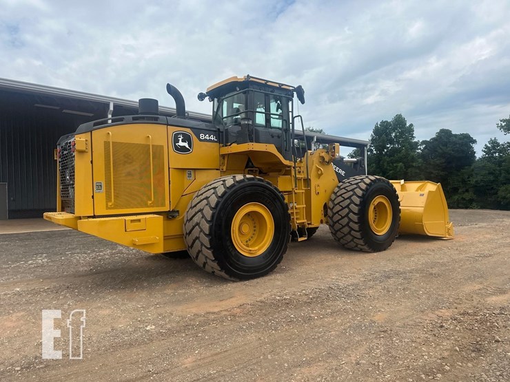 2020-deere-844l-image-7