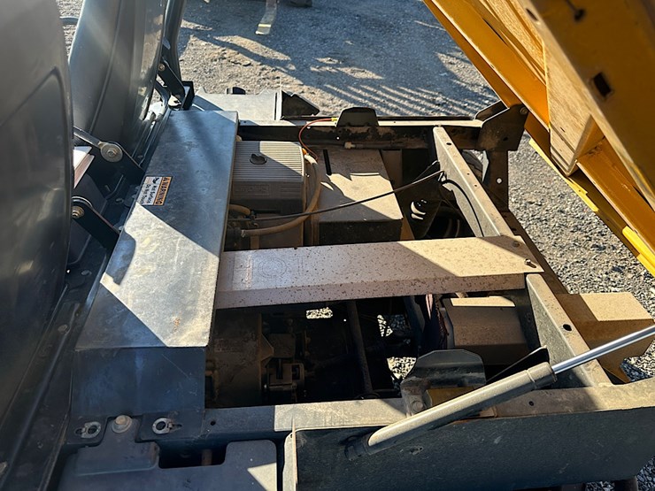 cub-cadet-c466-side-by-side-image-14