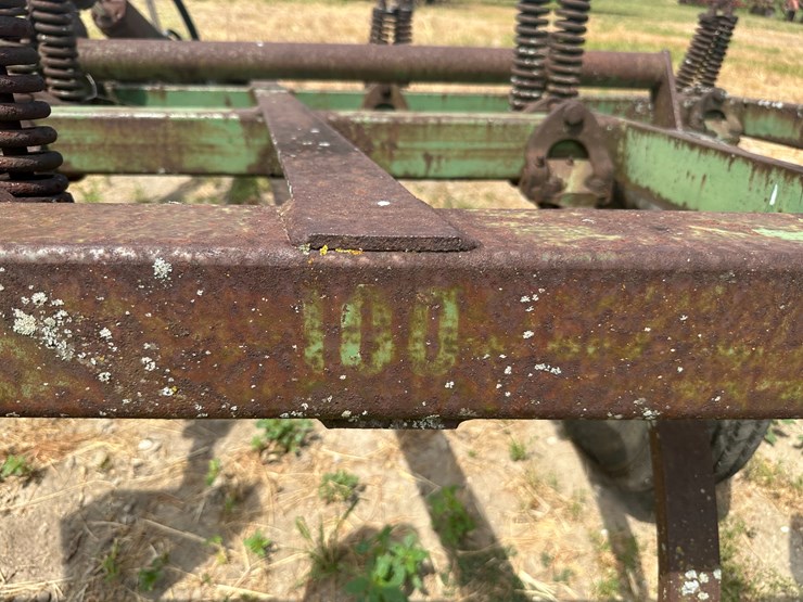 john-deere-100-image-11