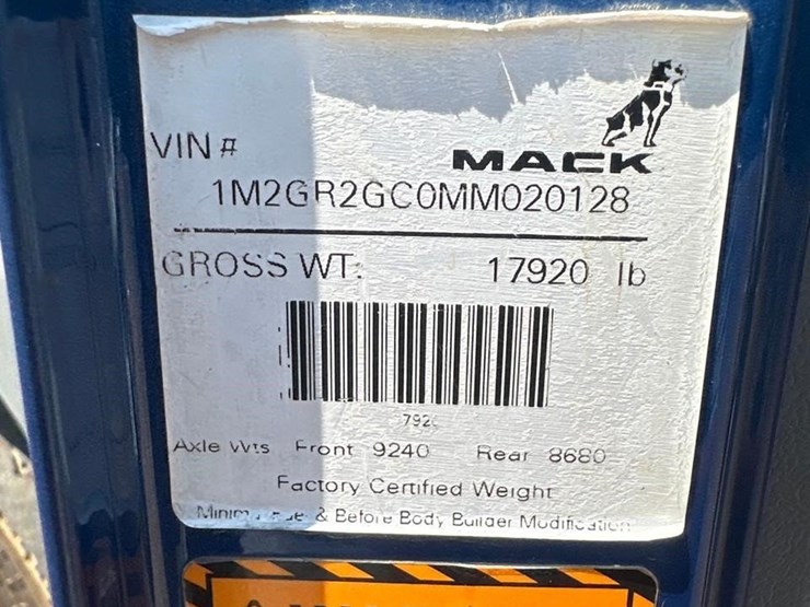 2021-mack-granite-64fr-image-18
