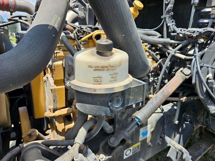 2007-peterbilt-335-image-40