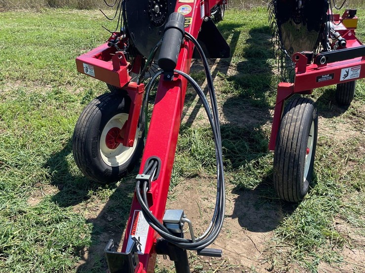 2023-h&s-14-wheel-v-rake-1-owner-image-31