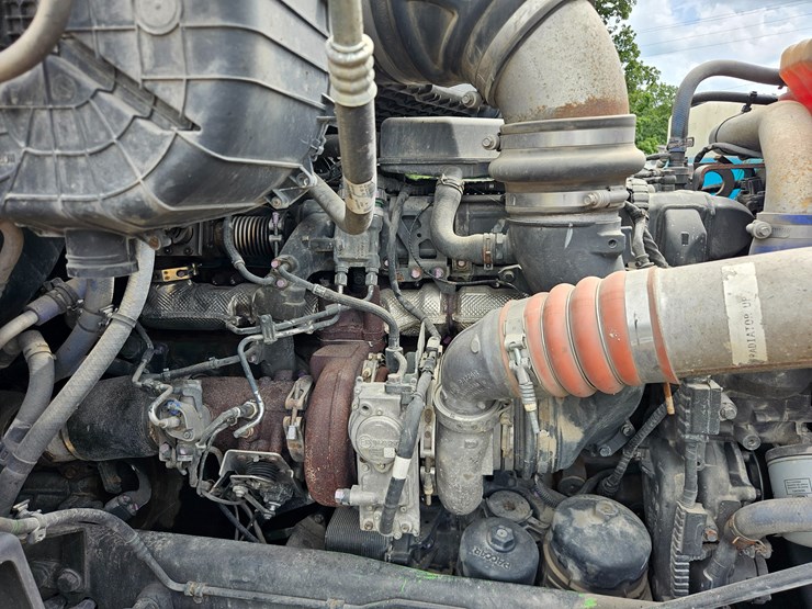 2018-peterbilt-579-image-51