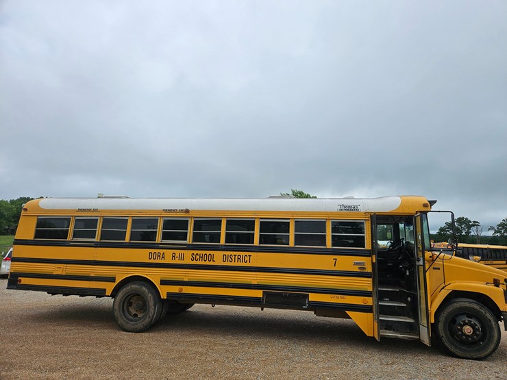 2005-freightliner-fs65-image-40