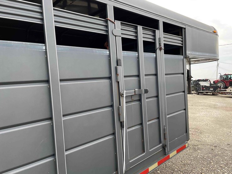 2000-24'-corn-pro-livestock-trailer-image-29