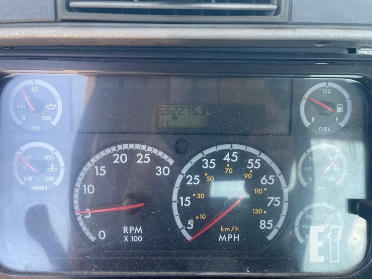 2006-freightliner-columbia-120-image-16