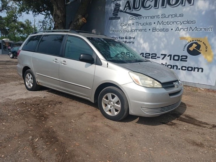 2005-toyota-sienna-image-2