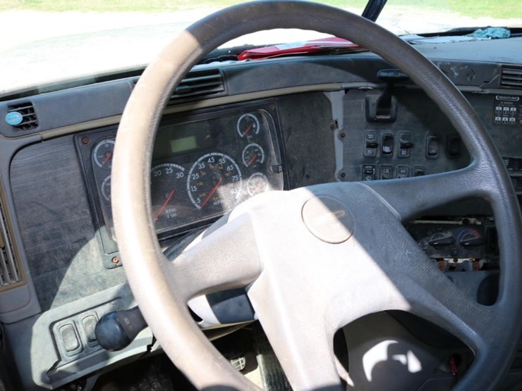 2007-freightliner-columbia-120-image-13