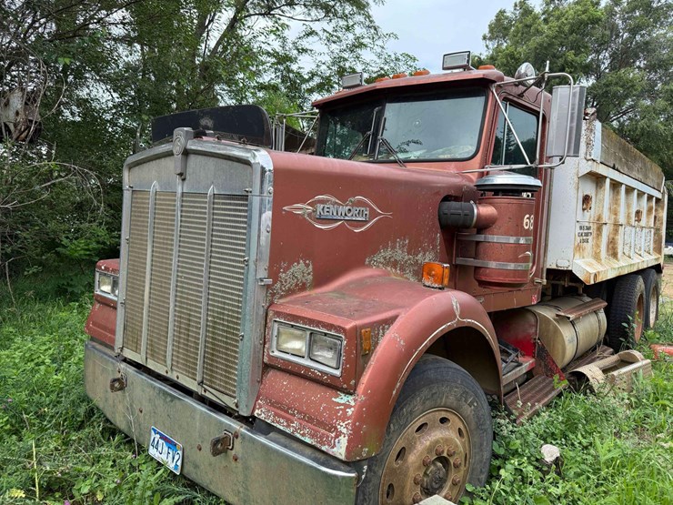 1983-kenworth-w900-image-2