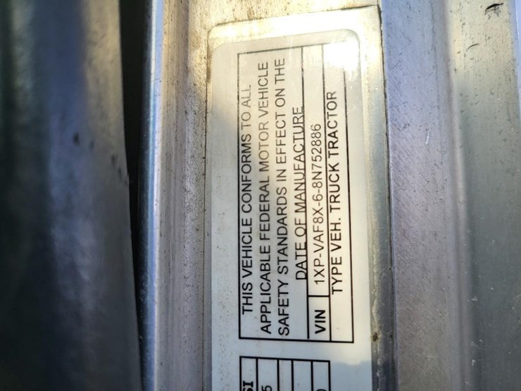 2008-peterbilt-384-image-41
