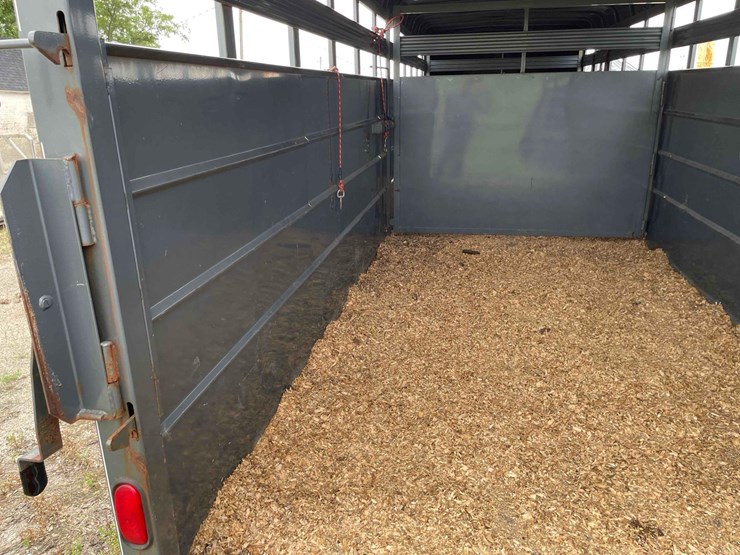 2000-24'-corn-pro-livestock-trailer-image-17