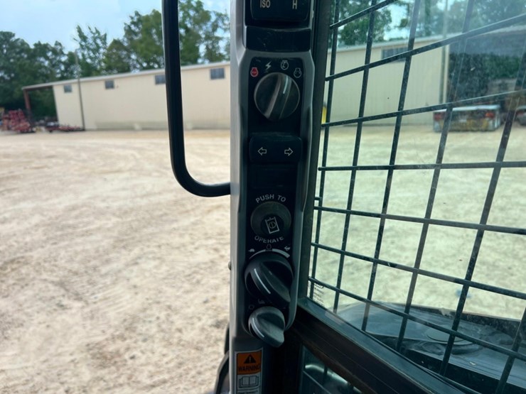 2021-new-holland-c327-image-13
