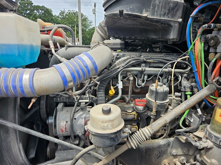 2018-peterbilt-579-image-40