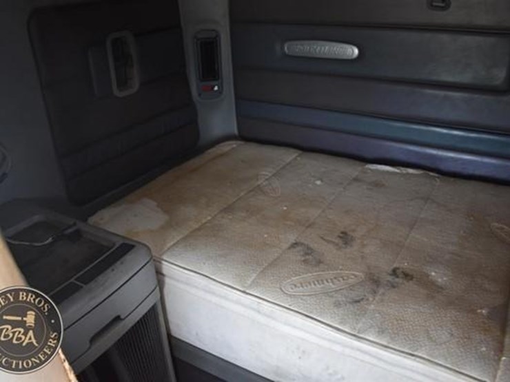 1997-freightliner-century-120-image-56