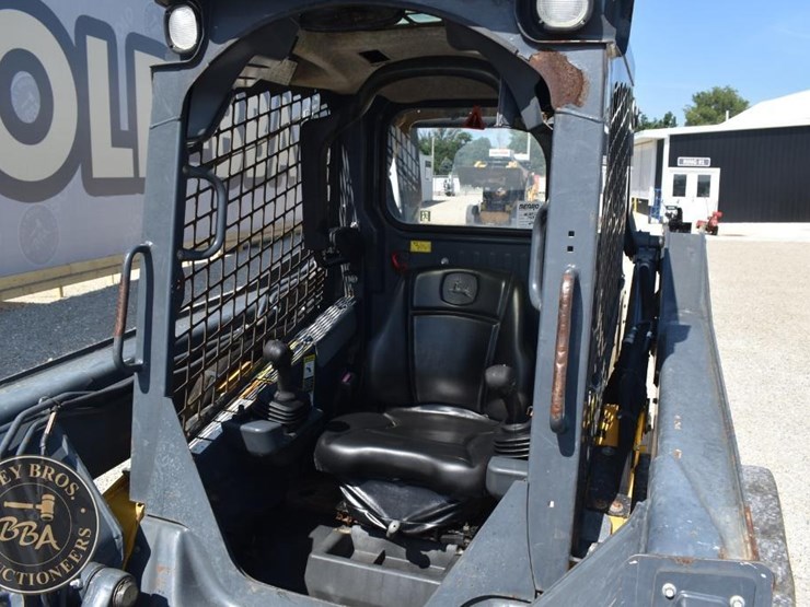 2019-deere-325g-image-35