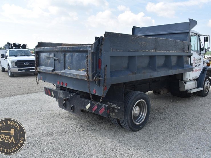 1999-freightliner-fl60-image-11