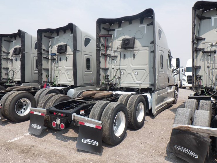 2024-freightliner-cascadia-126-image-4