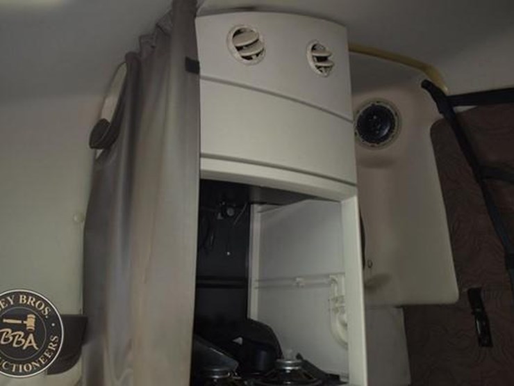 2014-volvo-vnl64t670-image-67