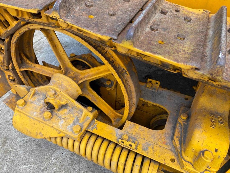 caterpillar-22-ag-crawler-image-25