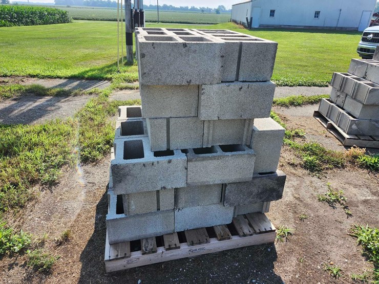 (60)-concrete-blocks,-16”x7-½”-image-1