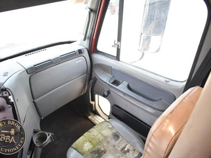 1997-freightliner-century-120-image-64