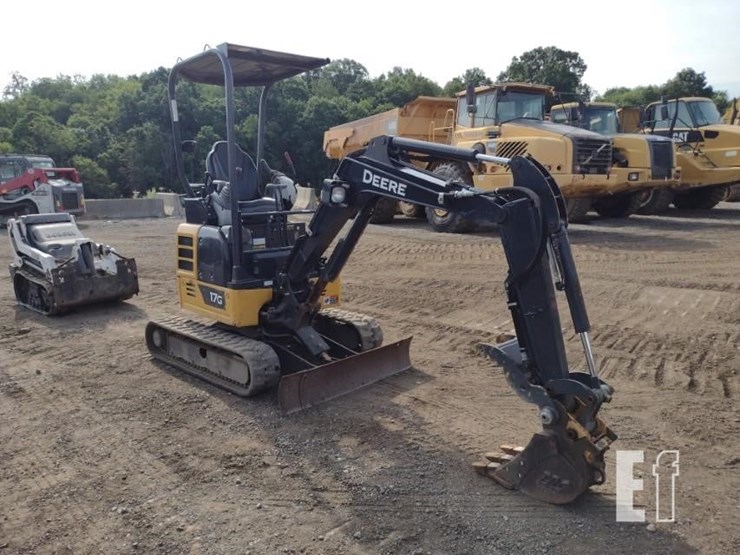 2022-deere-17g-image-45