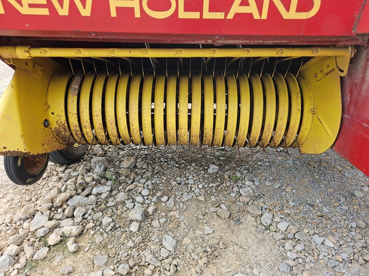 new-holland-310-image-26